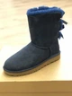 Жіночі уггі Середні Замшеві Сині з Бантами UGG Bailey Bow II Navy Suede (36, синій) - изображение 10