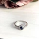 Срібна каблучка з натуральним сапфіром 1.21ct, вага виробу 1,61 гр (1236611) - зображення 2