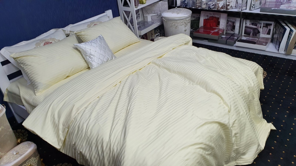 

Комплект постельного белья Komfort-tekstil Сатин Stripe PREMIUM, IVORY 1/1см (Семейный)
