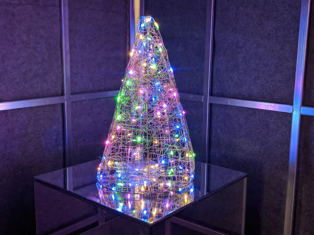 

Елка металлическая с гирляндой, железная, лофт, loft, питание от USB, 100 LED, 32 см., настольная 9832