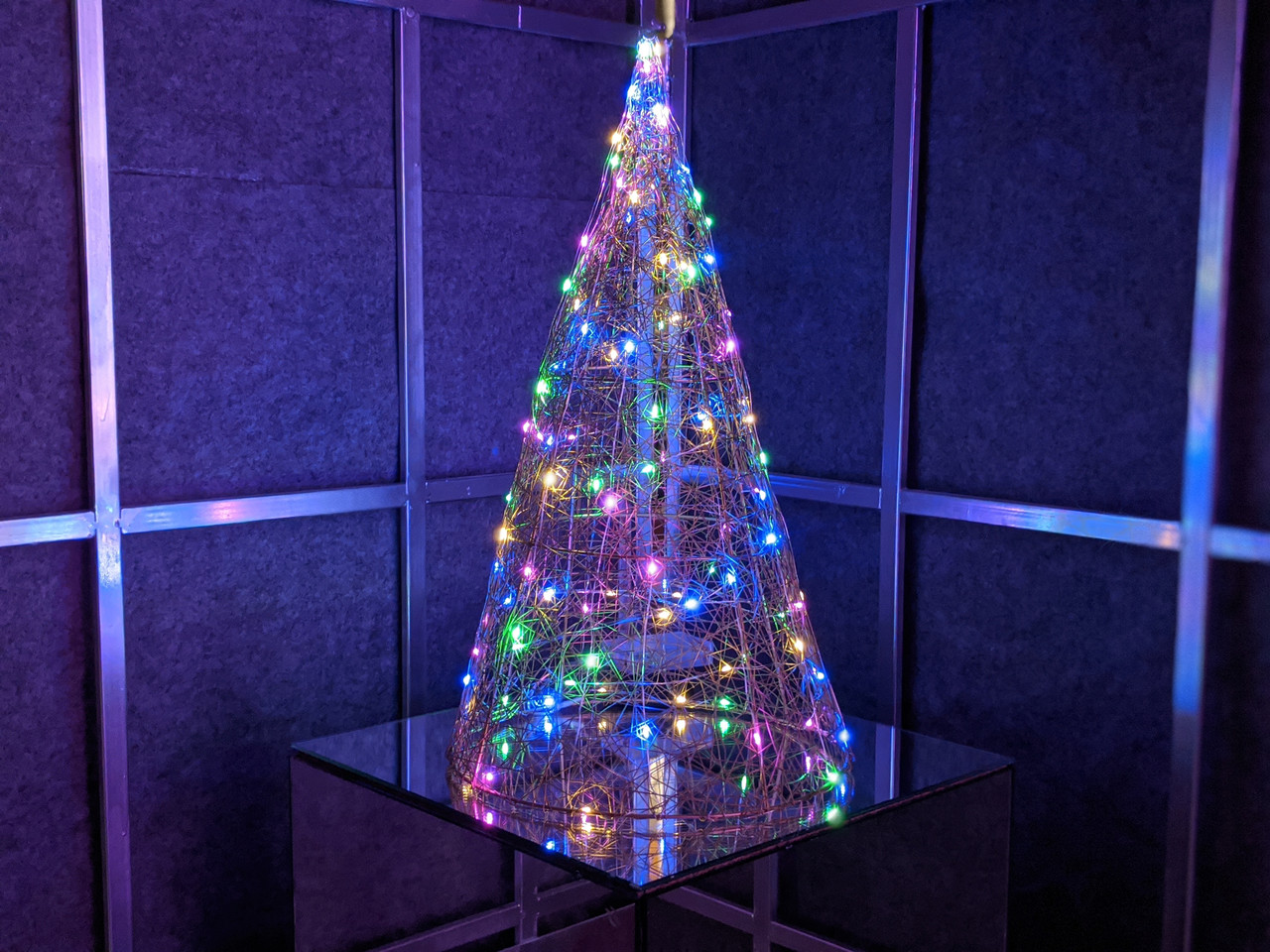 

Елка металлическая с гирляндой, железная, лофт, loft, питание от USB, 100 LED, 45 см., настольная 9062