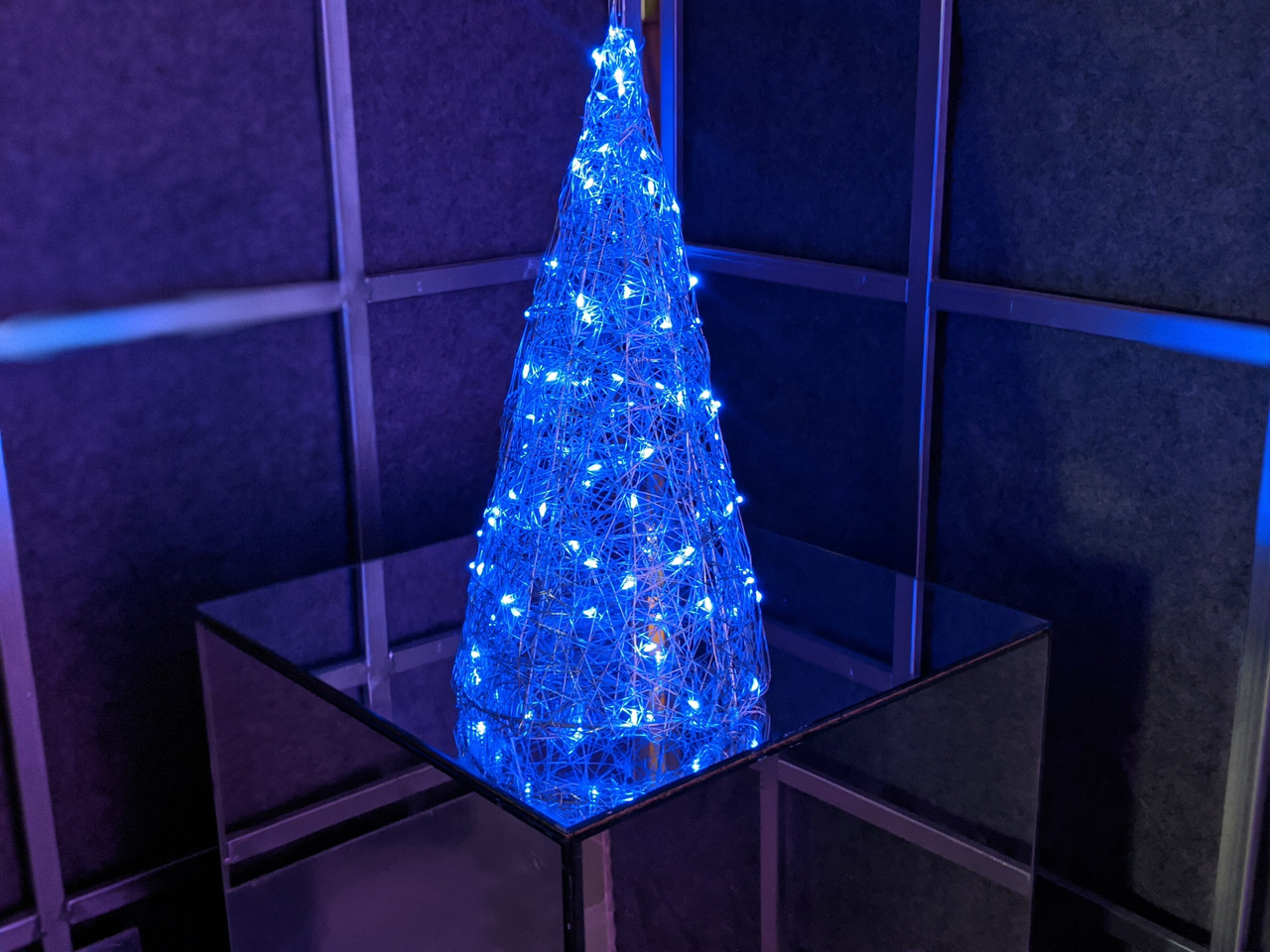 

Елка металлическая с гирляндой, железная, лофт, loft, питание от USB, 100 LED, 38 см., настольная 0151
