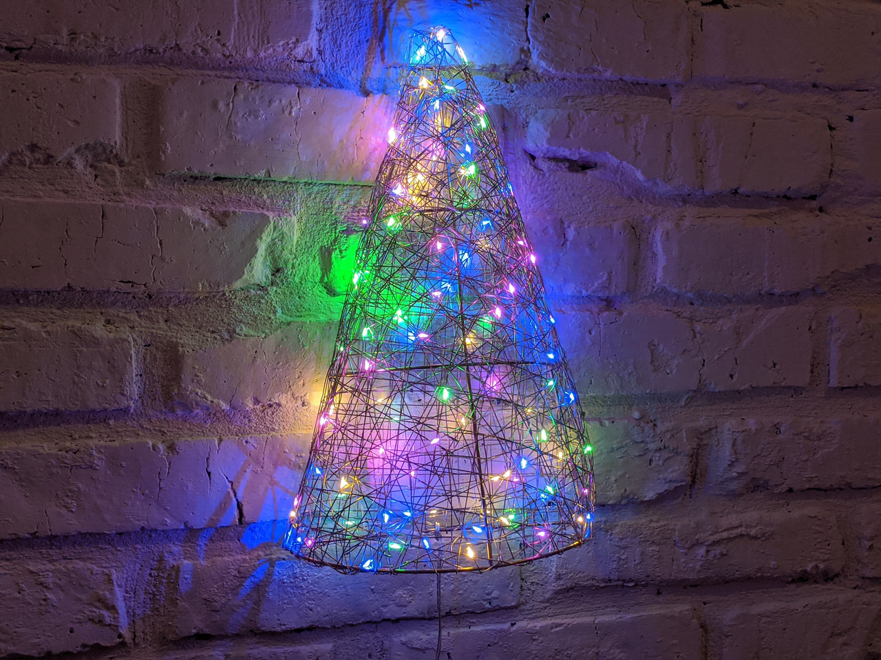 

Елка металлическая с гирляндой, железная, лофт, loft, питание от USB, 100 LED, 38 см., настенная 9056