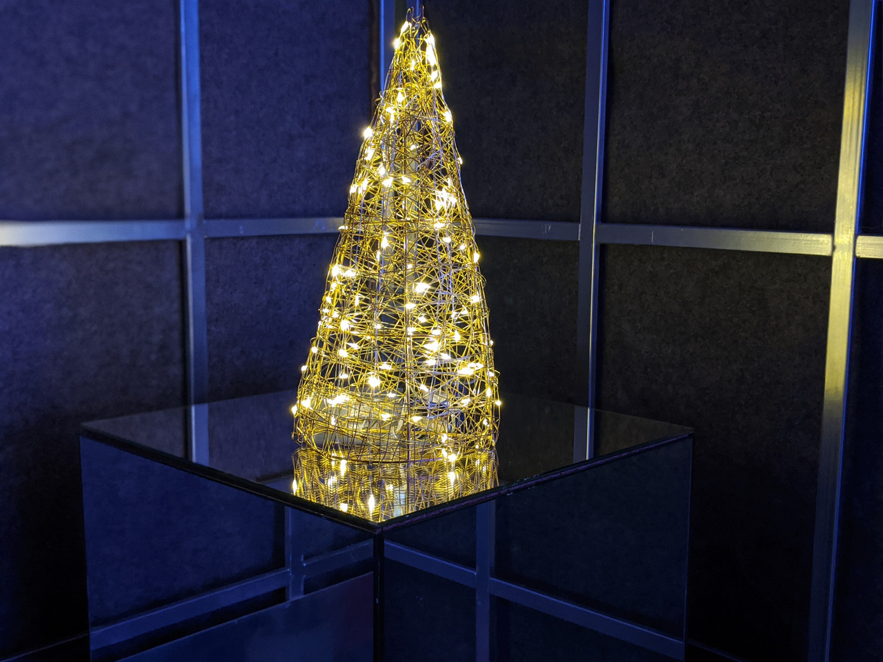 

Елка металлическая с гирляндой, железная, лофт, loft, питание от USB, 100 LED, 32 см., настольная 5882
