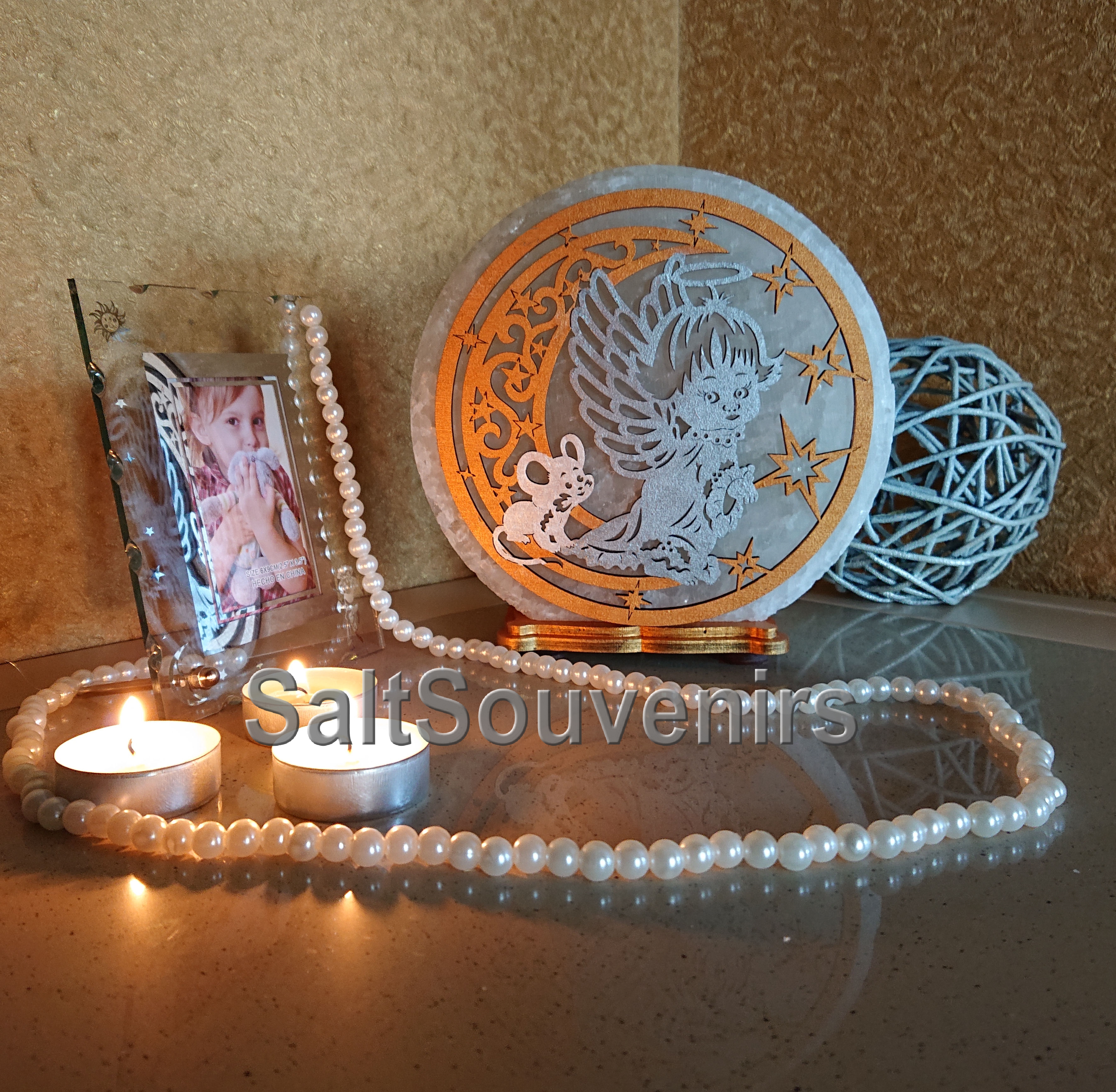 

Соляной светильник EcoDecorLamp круглый Ангел на луне цветной