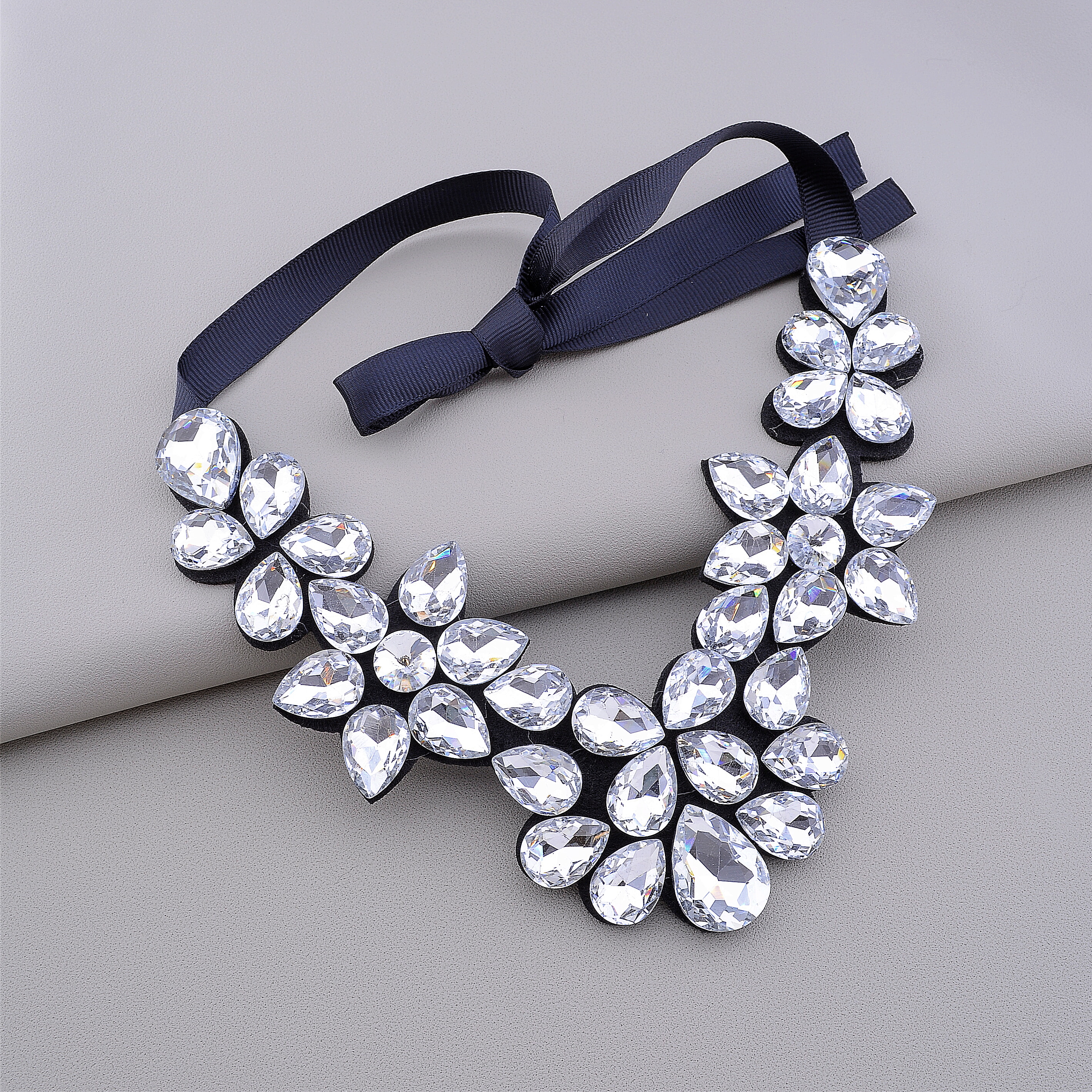 

Подвеска 'FJ' Сrystal Ткань 45 см. 049919