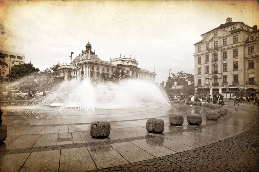 

Фотообои Арт-Обои Фонтан на площади №0305 Фреска