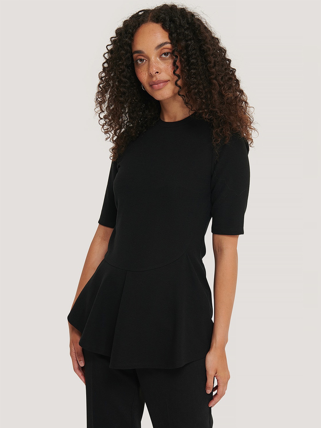 

Блузка NA-KD 1660-000021-0002 S Черная