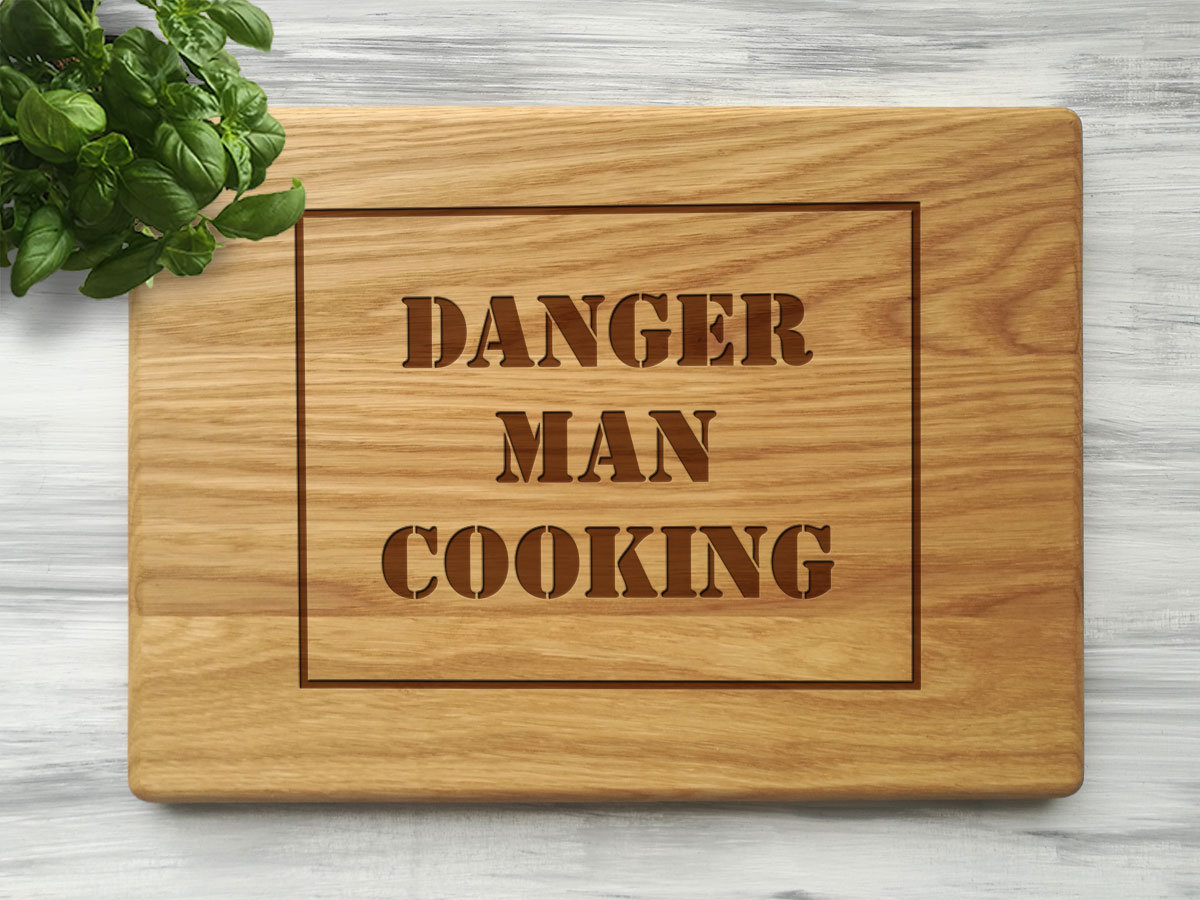 

Разделочная кухонная доска "Danger man cooking" 30х45 см, дуб, WOODPRESENT