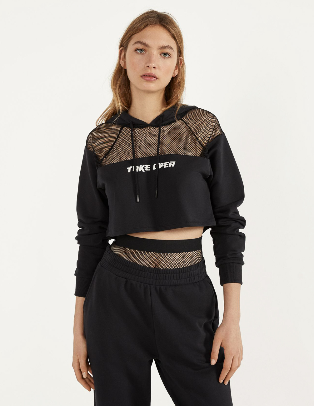 

Худи Bershka Ж1055199 (1737/167/800) цвет черный S