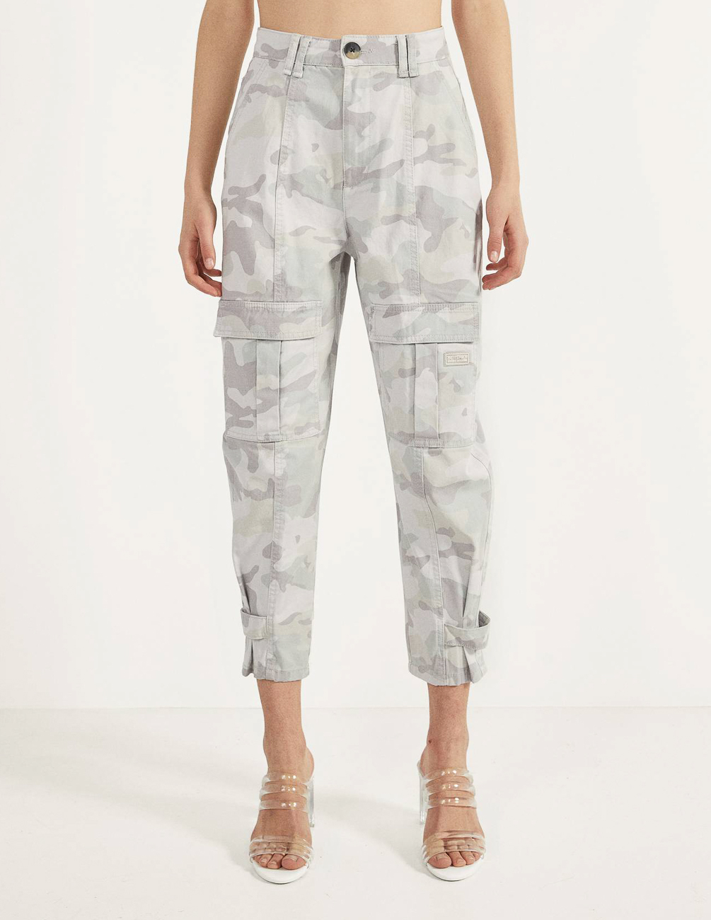 

Брюки Bershka Ж1055315 (0179/019/514) цвет серый XS