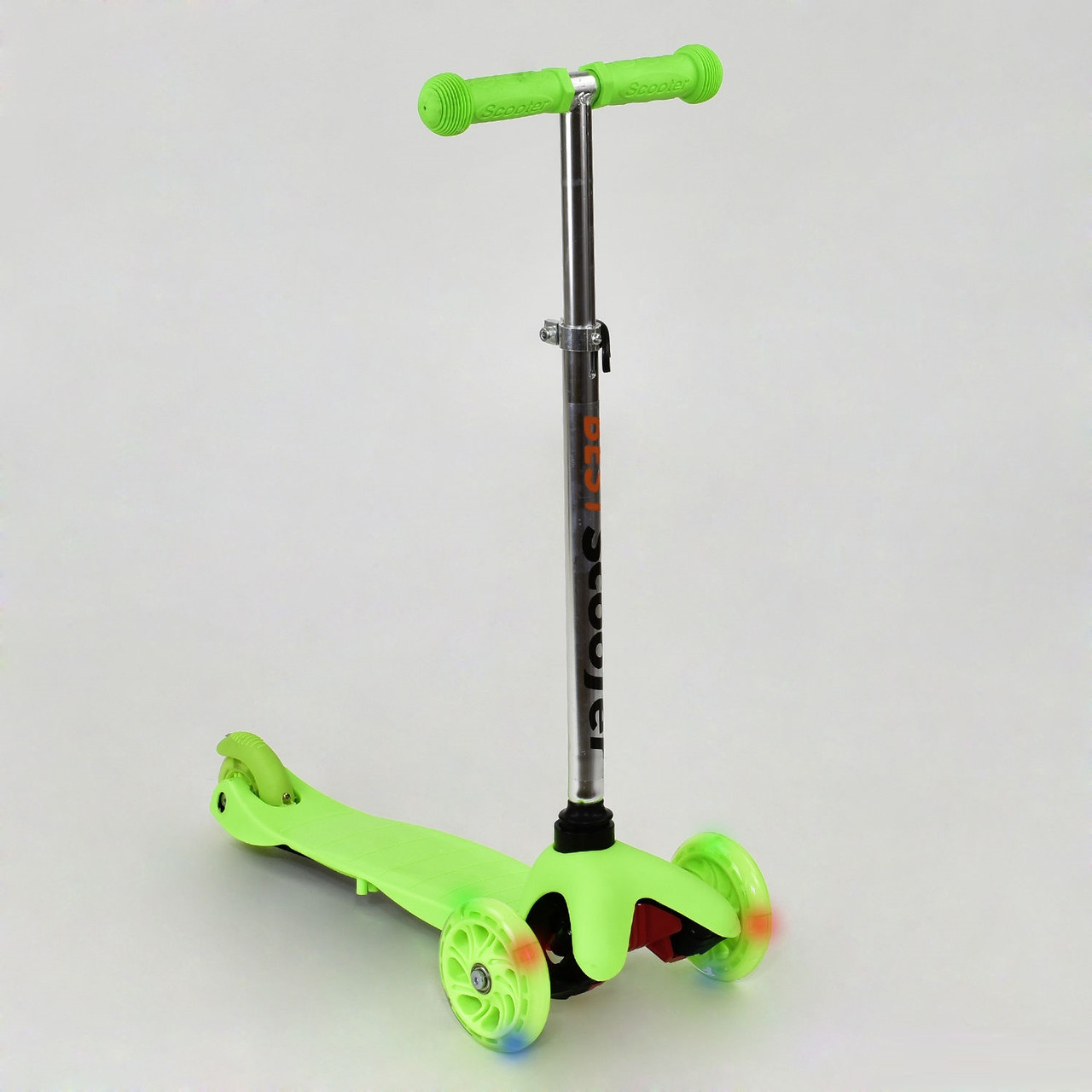 

Самока Best Scooter MINI 466-112 трехколесный. Колеса из полиуретана с подшипниками типа ABEC-7, при езде светятся. Салатовый (466-112 А)