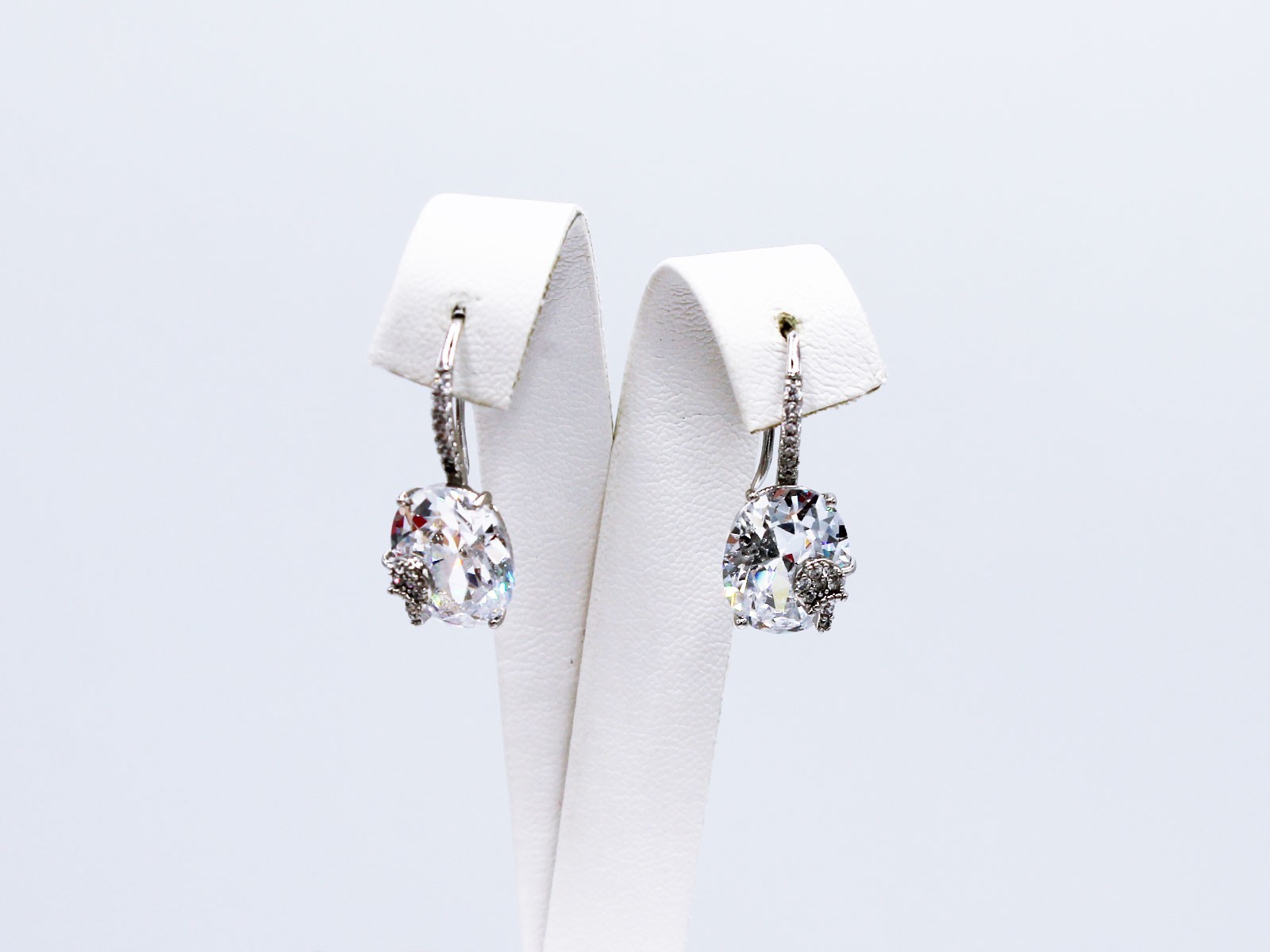 

Серьги классические Xuping белые (E-35)