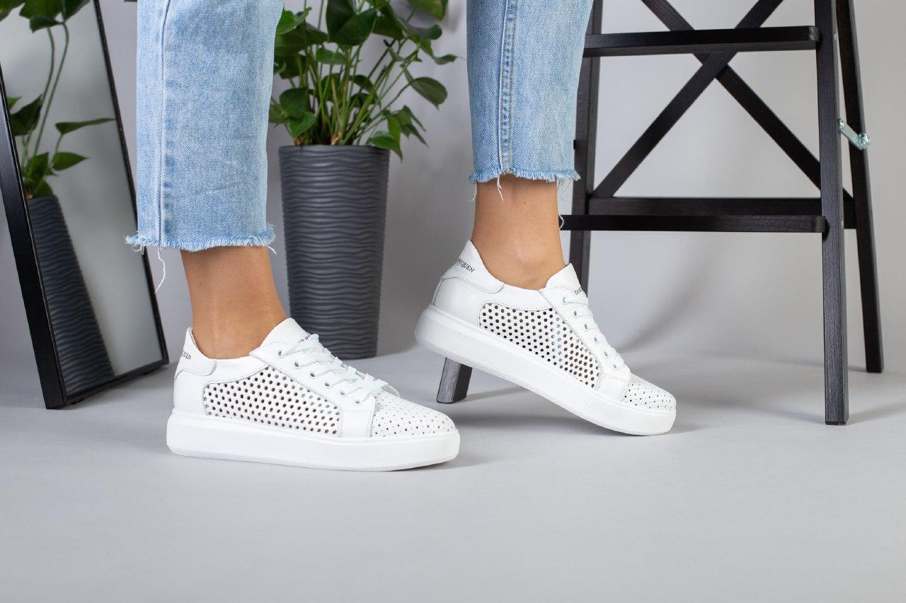 

Женские кожаные кеды с перфорацией ALEXANDER MCQUEN 9003/41 Белый