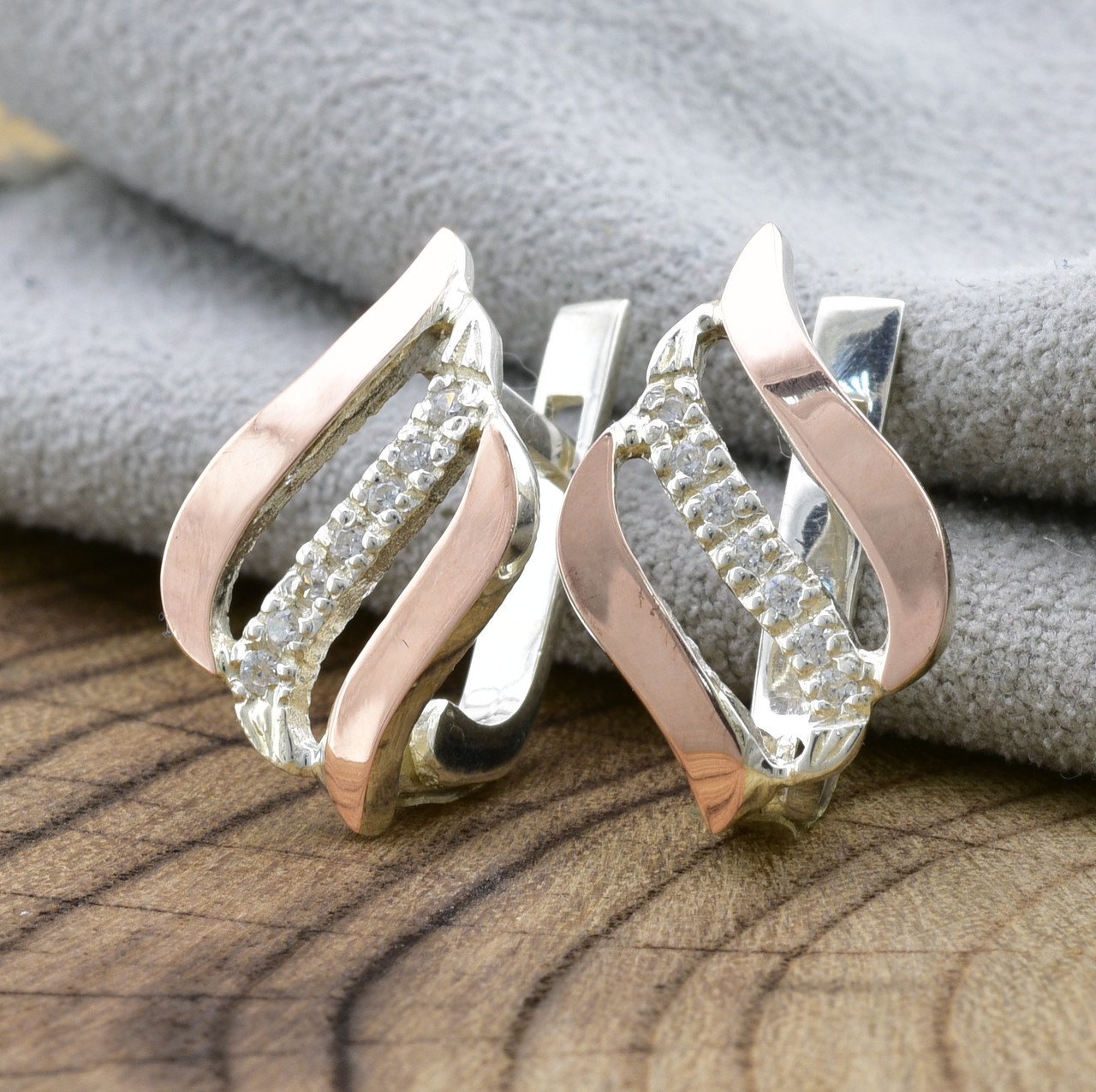 

Серебряные серьги с золотом Фаина размер 17х12 мм вставка белые фианиты вес 2.7 г