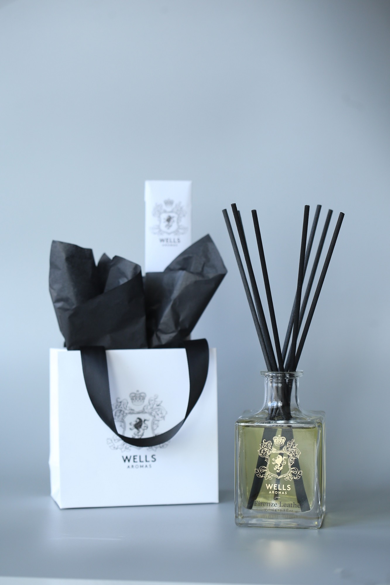 

Аромадиффузор Wells Aromas Firenze leather 350 мл