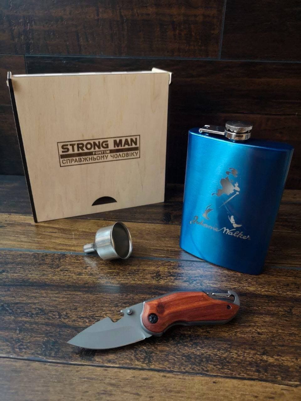 

Подарочный набор Настоящему мужчине Strong Man №11 Fontem, карманный туристический складной нож, фляга и лейка. В подарочной упаковке.