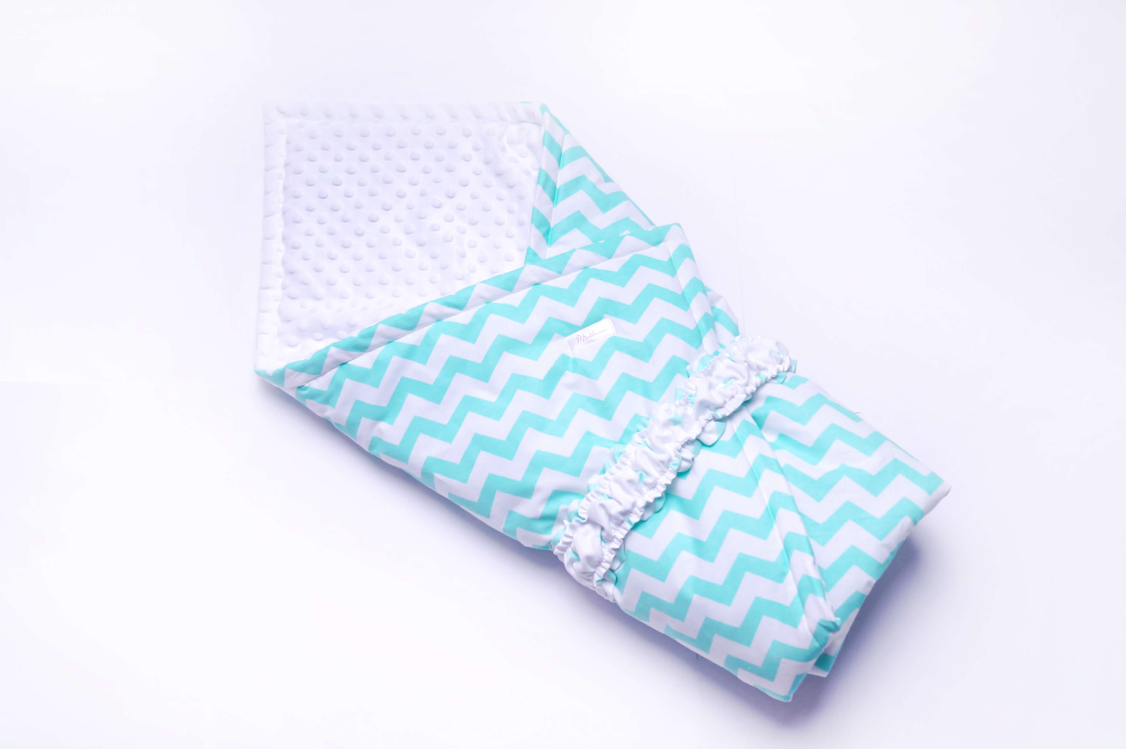 

Плед-конверт на выписку для новорожденного в мятно-белом цвете с зигзагами MDreams 100х80 см