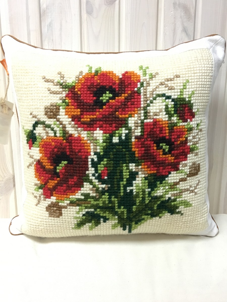 

Декоративная подушка Kaanni Маки на домотканом полотне 45х45 Красный