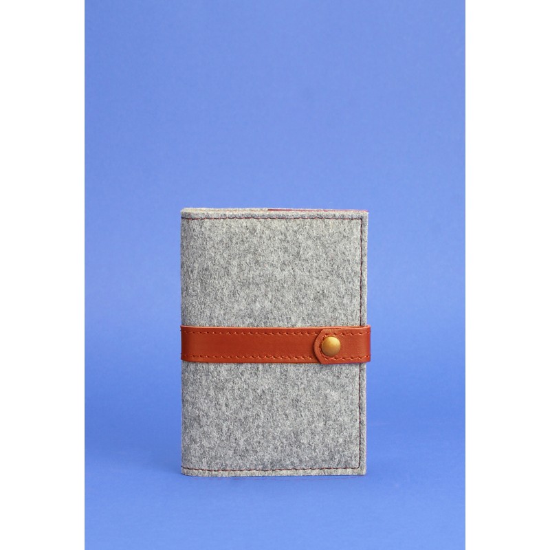 

Фетровая обложка для паспорта BlankNote 1.1 с кожаными коричневыми вставками BN-OP-1-1-felt-k