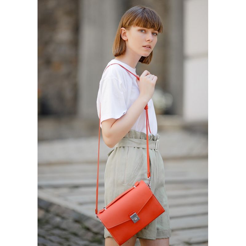 

Женская кожаная сумка-кроссбоди BlankNote Lola BN-BAG-35-living-coral Живой коралл