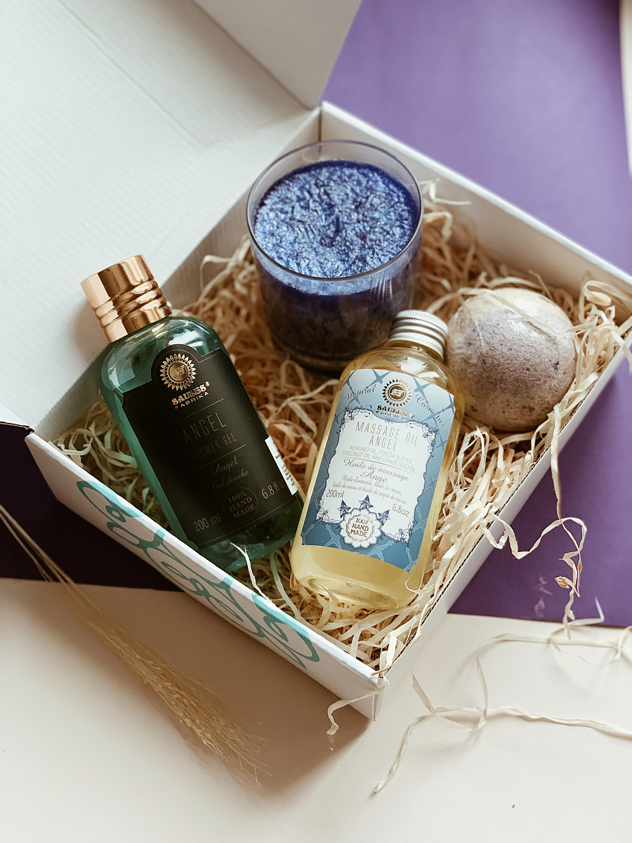 

Gentleman’s Spa-Box (аромасвеча/220 мл + гель для душа/200 мл + масло для тела/200 мл + бомбочка)