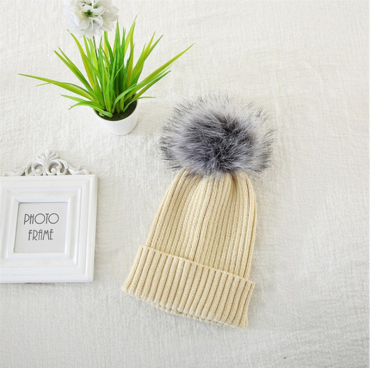 

Шапка Kid friends демисезонная женская Бежевая