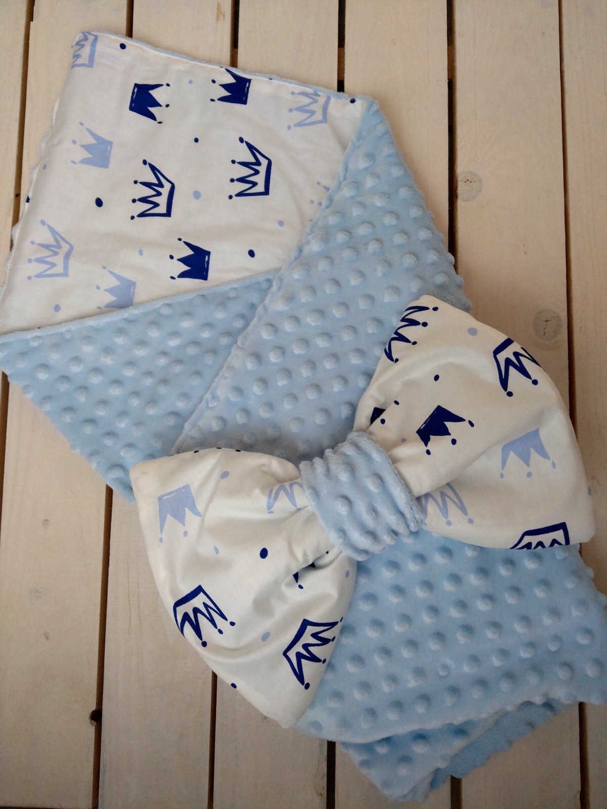 

Двухсторонний (плюш и хлопок) конверт с подушкой, плед - одеяло на выписку Toys. Голубой/Синий с короной для Мальчика 80 х 80 см. Ручная работа