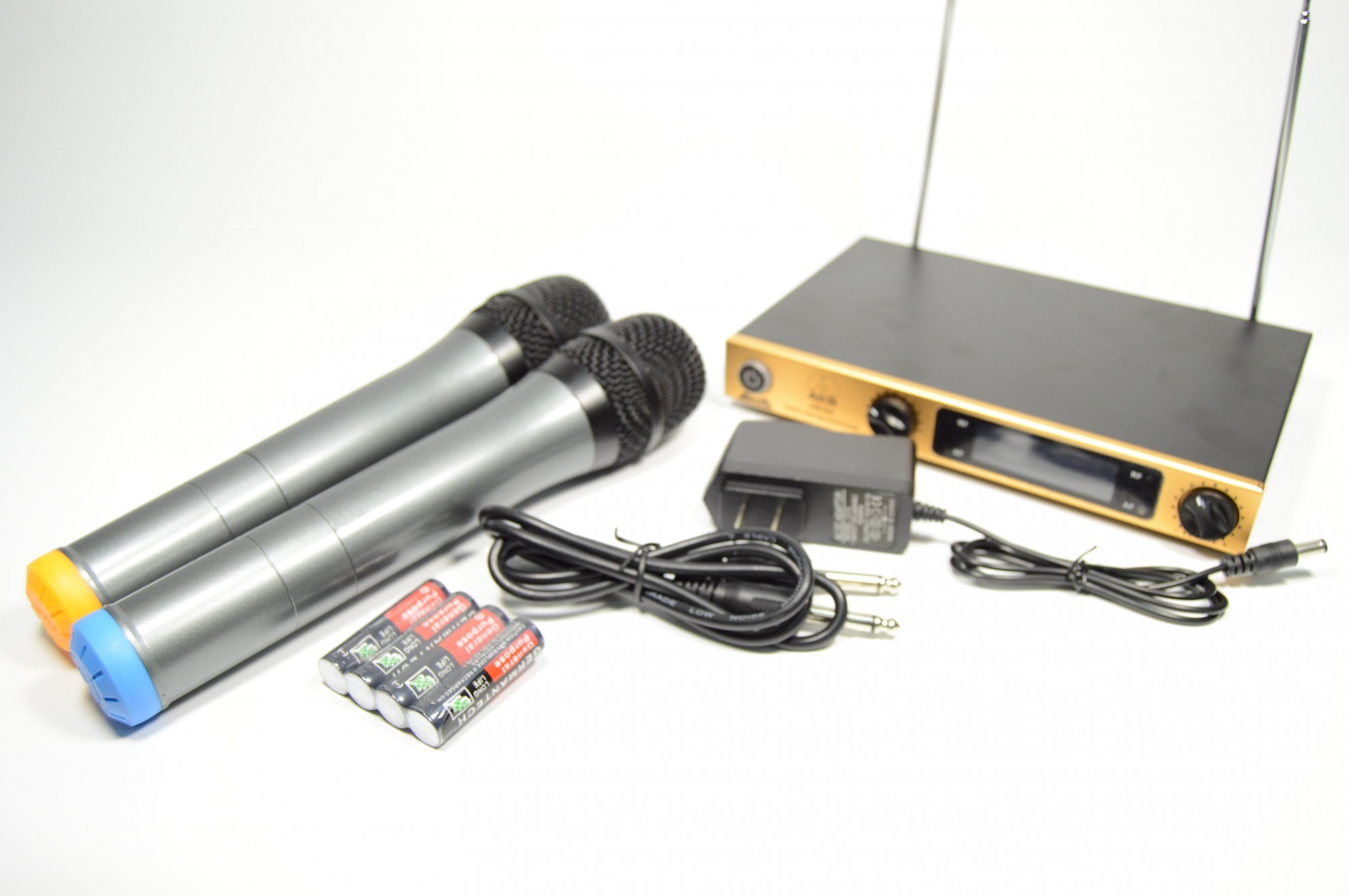 

Беспроводная радиосистема AKG KM-388 на два микрофона