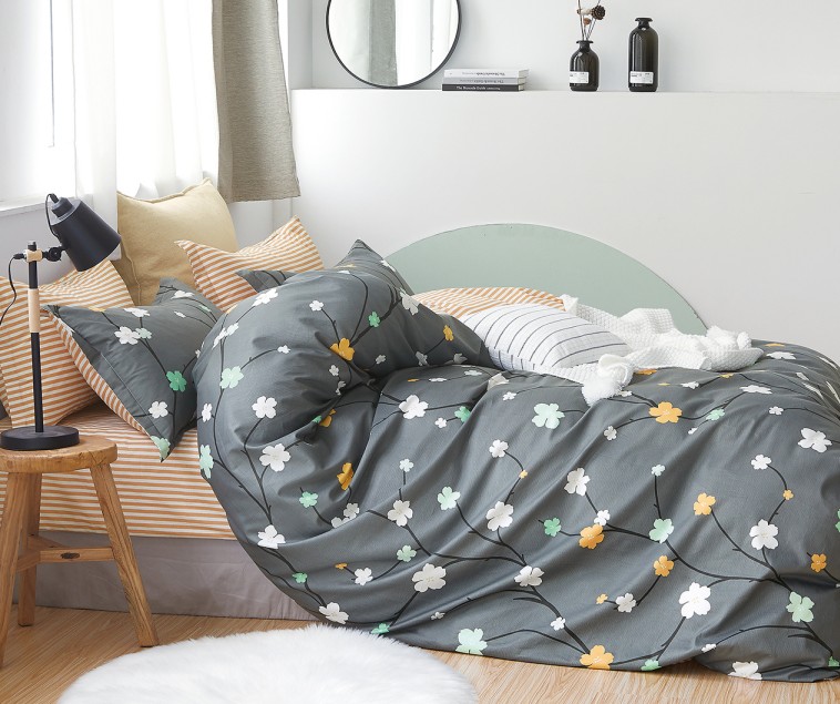 

Постельное белье CottonTwill Сатин Весна, цветочки на сером 2-спальный 175x215 см ( FB15704CT)