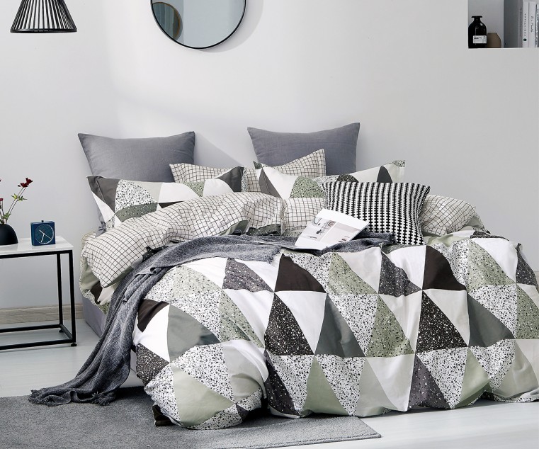 

Постельное белье CottonTwill Сатин Нью Йорк, треугольники серые Детский 147x112 см ( FB15794CT)