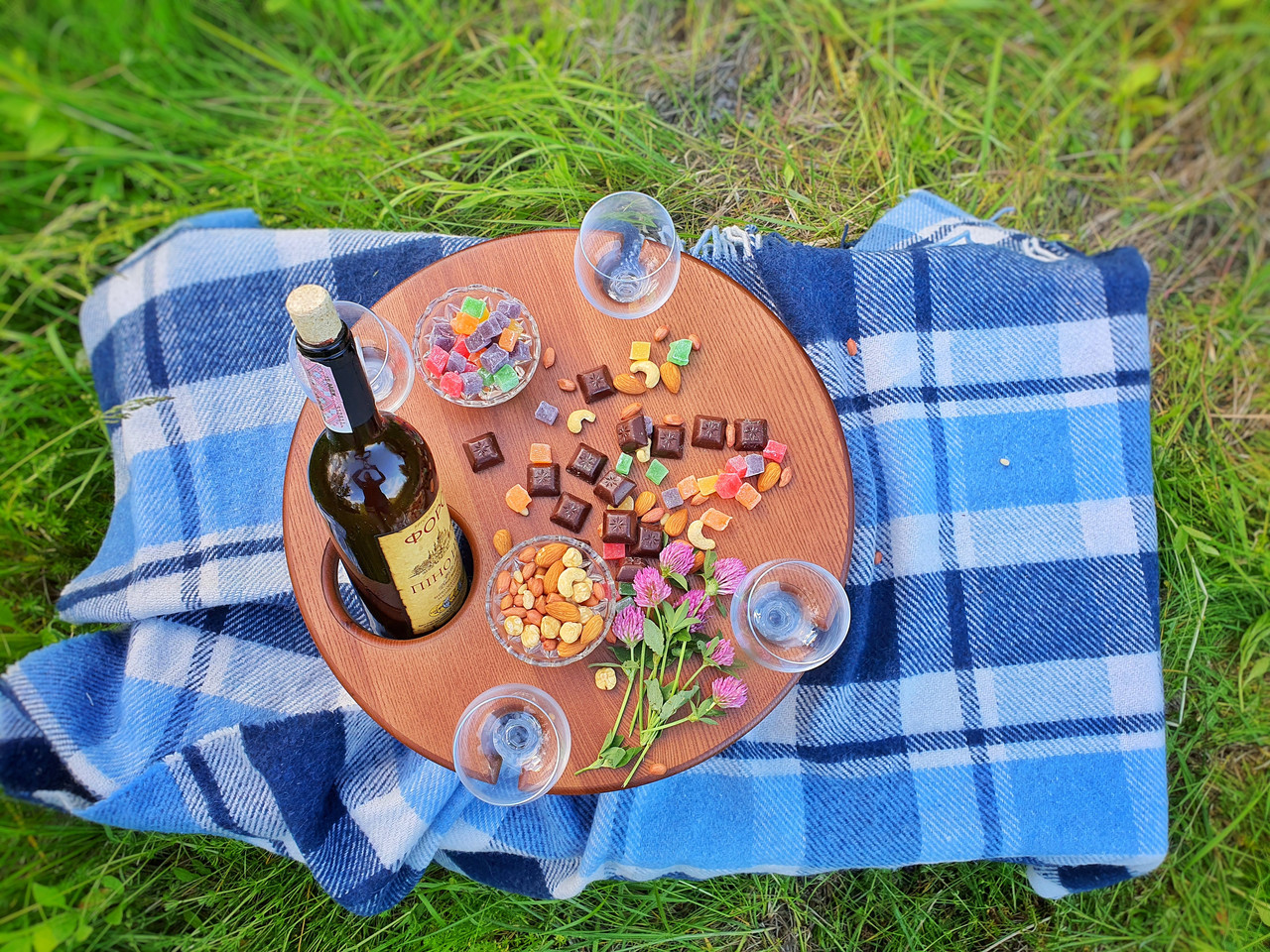 

Винный столик из натурального дерева "Медовый"