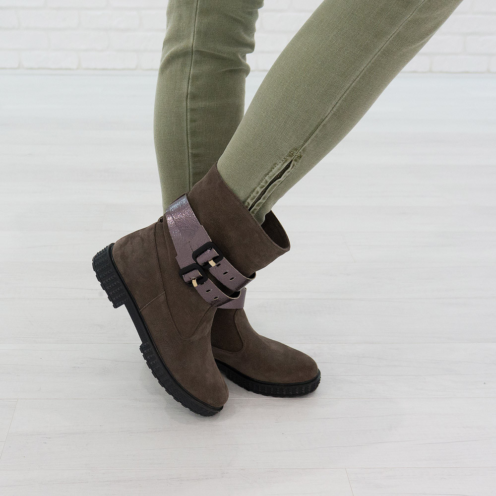 

Ботинки женские Woman's heel 38 коричневые (О-750)