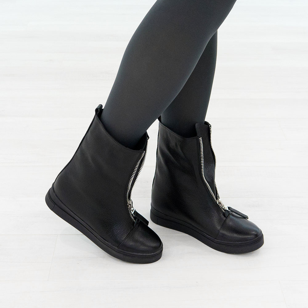 

Ботинки женские Woman's heel маломерные 39 черные (О-756)