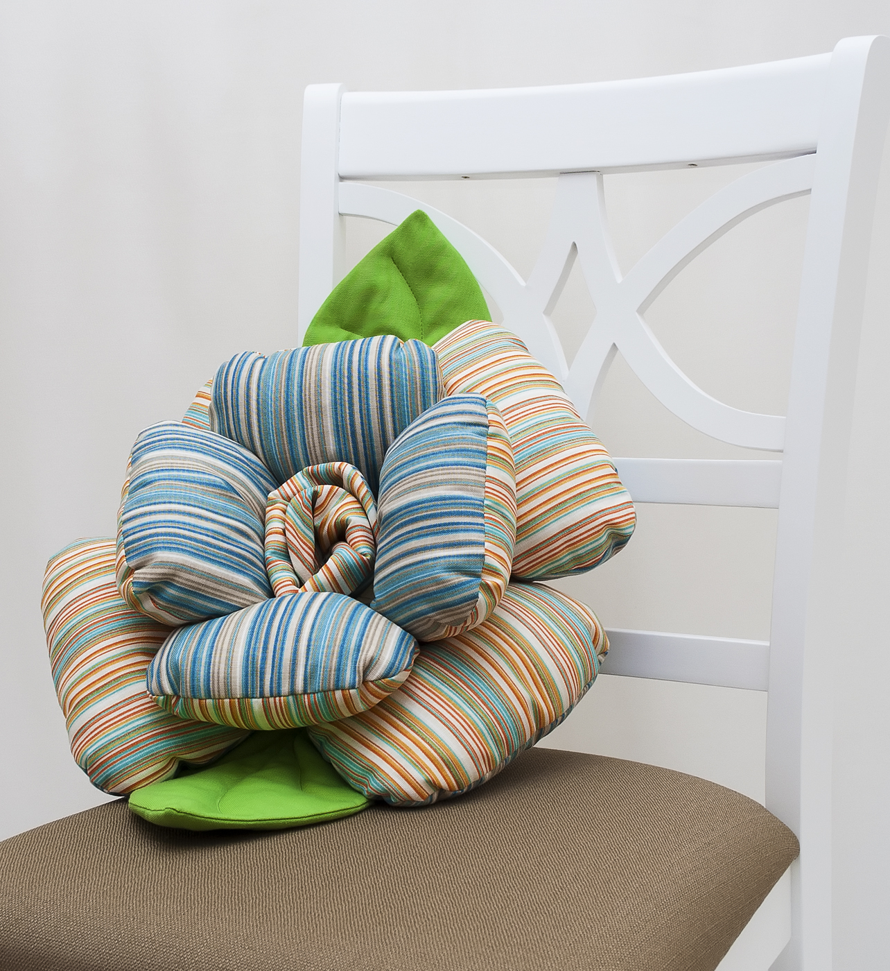 

Подушка декоративная Ярема 1556 42х60 см. Ткань подбирается индивидуально - возможны различные цвета.