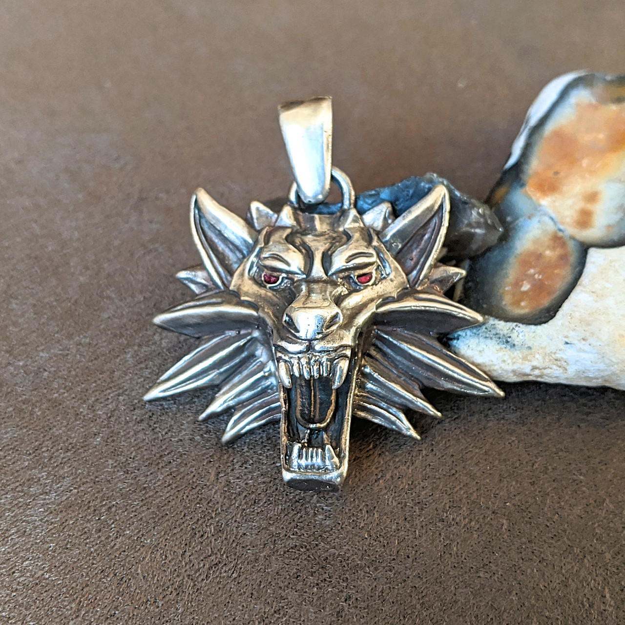 

Бронзовый кулон "Ведьмак" посеребренный Ручная работа 1050А