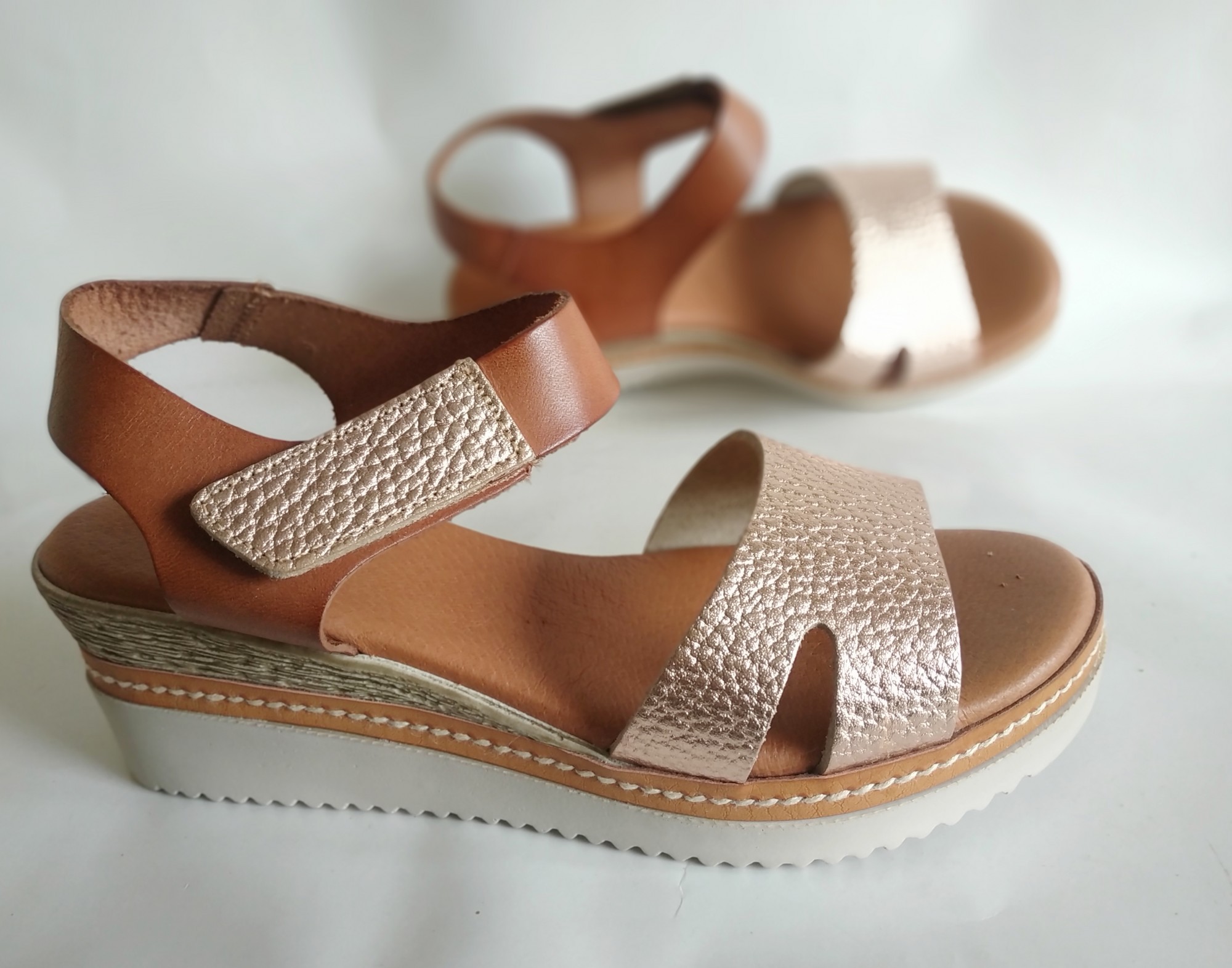 

Босоножки VERANO 583 cuero laminado кор 37