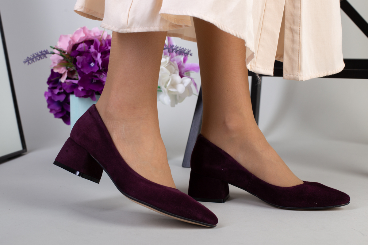 

Туфли женские велюровые LuxuryShoes 4705/37 Сливовые