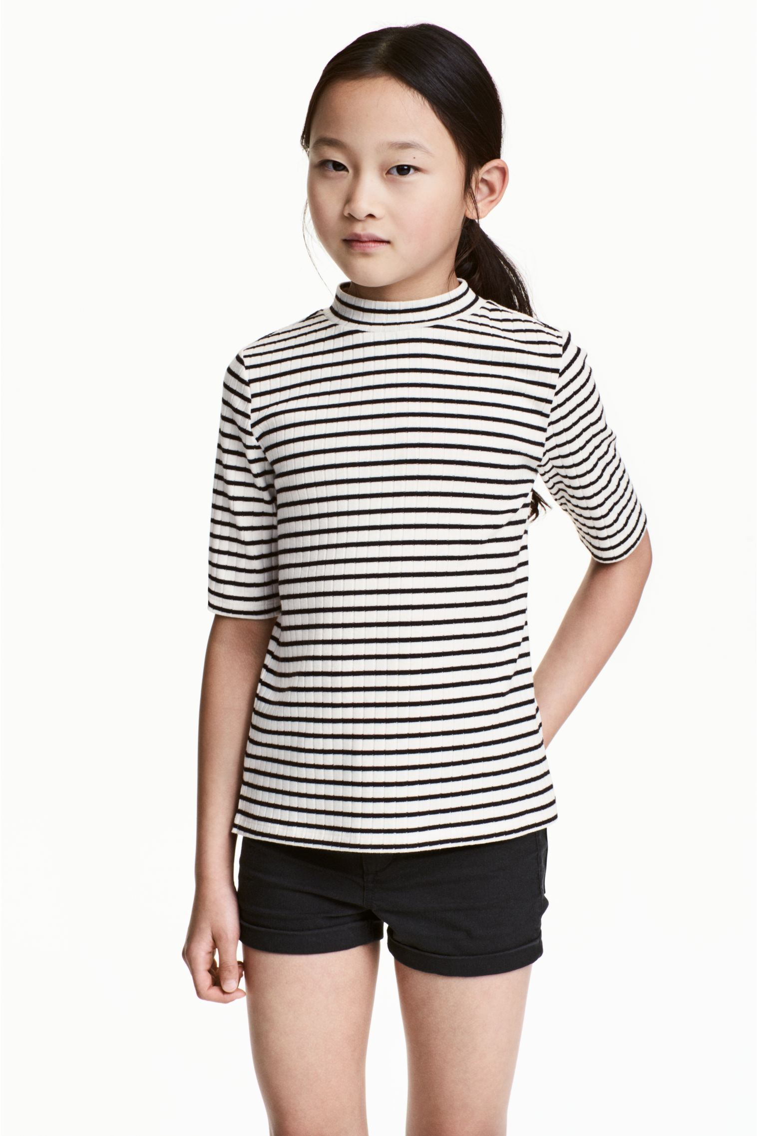 

Футболка H&M 134 140см молочно черный полоска 4904465