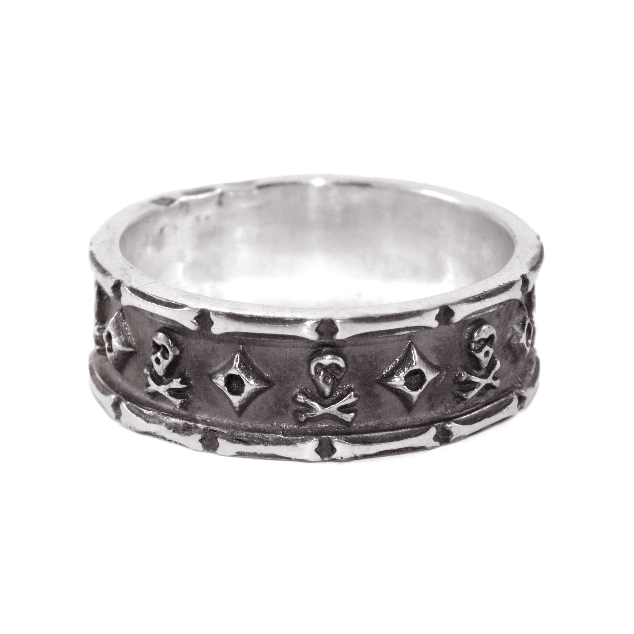 

Серебряное кольцо с черепом EJ Jolly Roger 22.5 EJK061