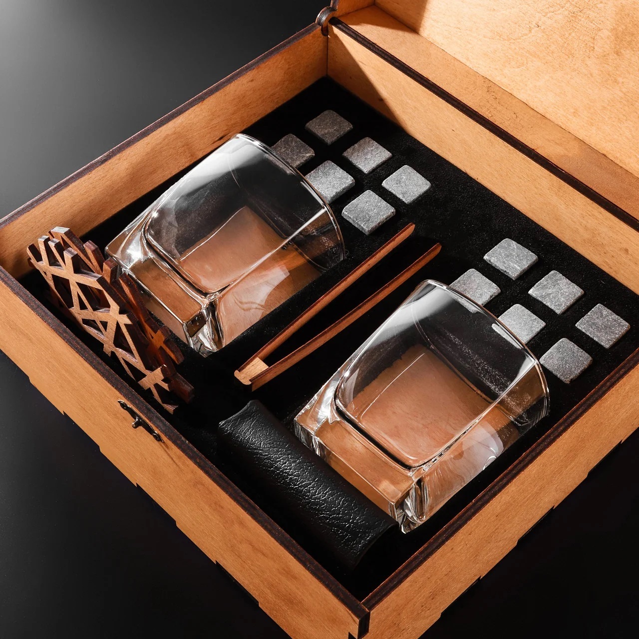 

Камни для виски Whiskey stones Original в подарочной деревянной упаковке 12 шт. из стеатита + 2 бокала Luminarc Sterling + щипцы с инструкцией Серые