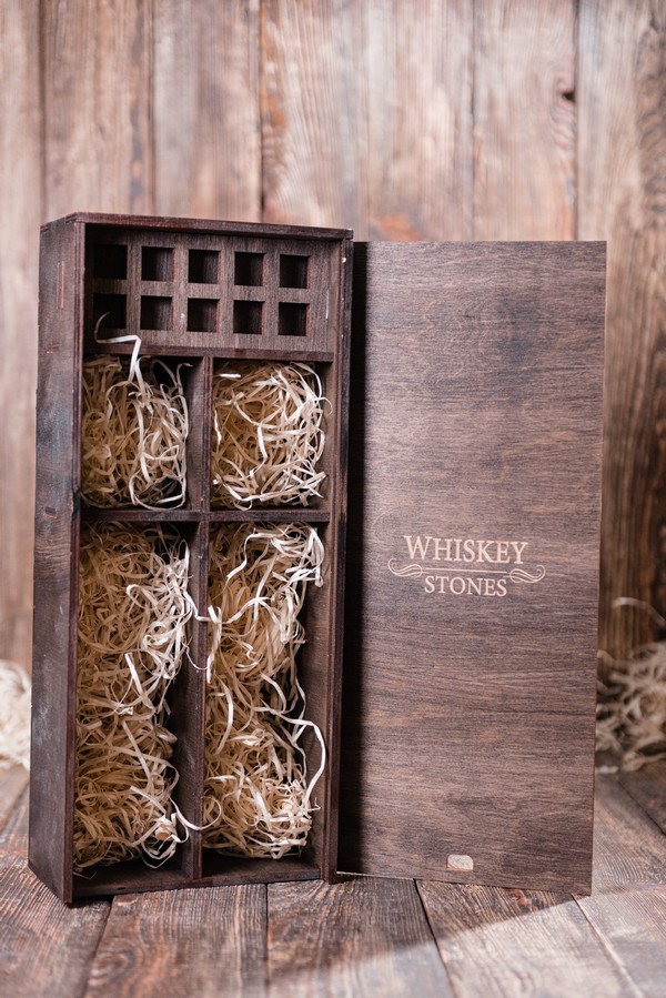 

Камни для виски Whiskey stones Original со стаканами Bormoli Rocco Dedalo в подарочном пенале 10 шт. из стеатита + 2 бокала + щипцы с инструкцией