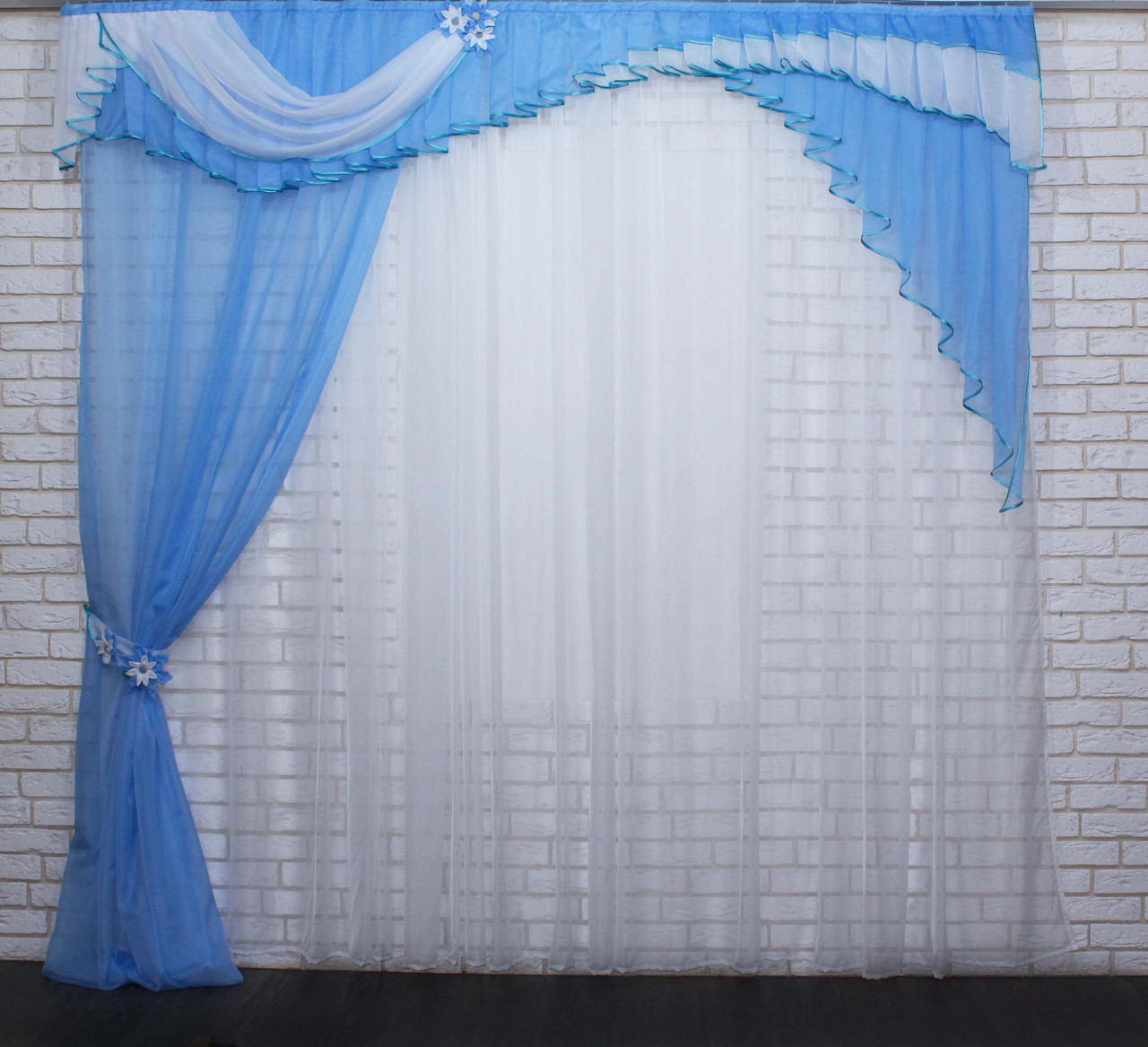 

Ламбрекен с шторкой из шифона. Модель №111 Цвет голубой с белым