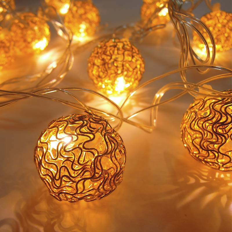 

Гирлянда NikoLED Золотые шарики внутренняя 20 led (2274)