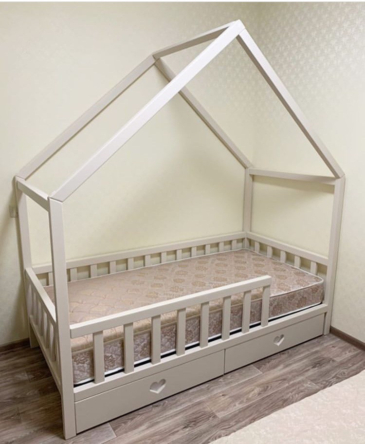

Кроватка домик WoodHouse 1600x800 с бортиками натуральное дерево цвет бежевый
