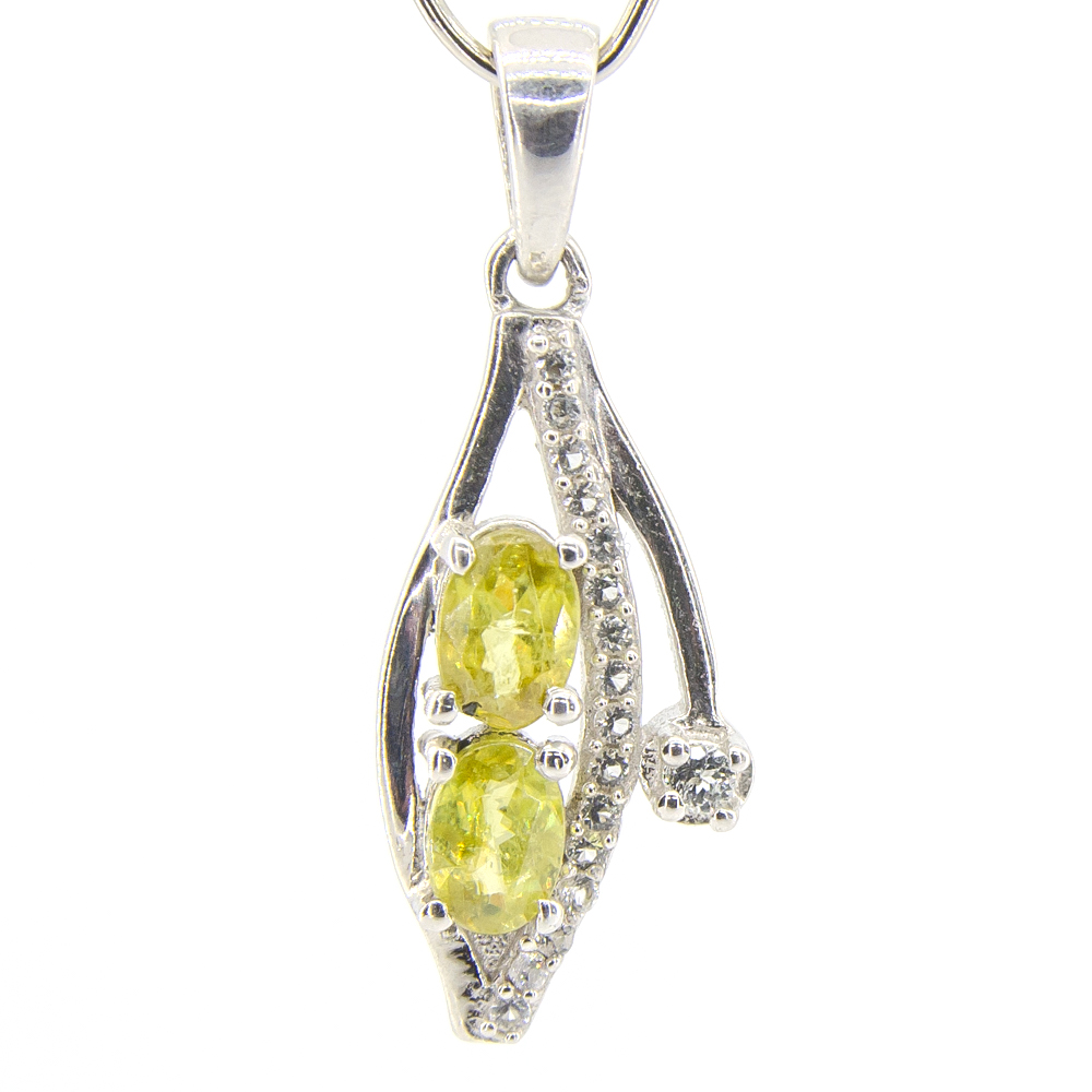 

Серебряная подвеска 925 пробы 2,23 гр. с норвежскими Сфенами класса AAA и белыми топазами 1,46 карат #202204.