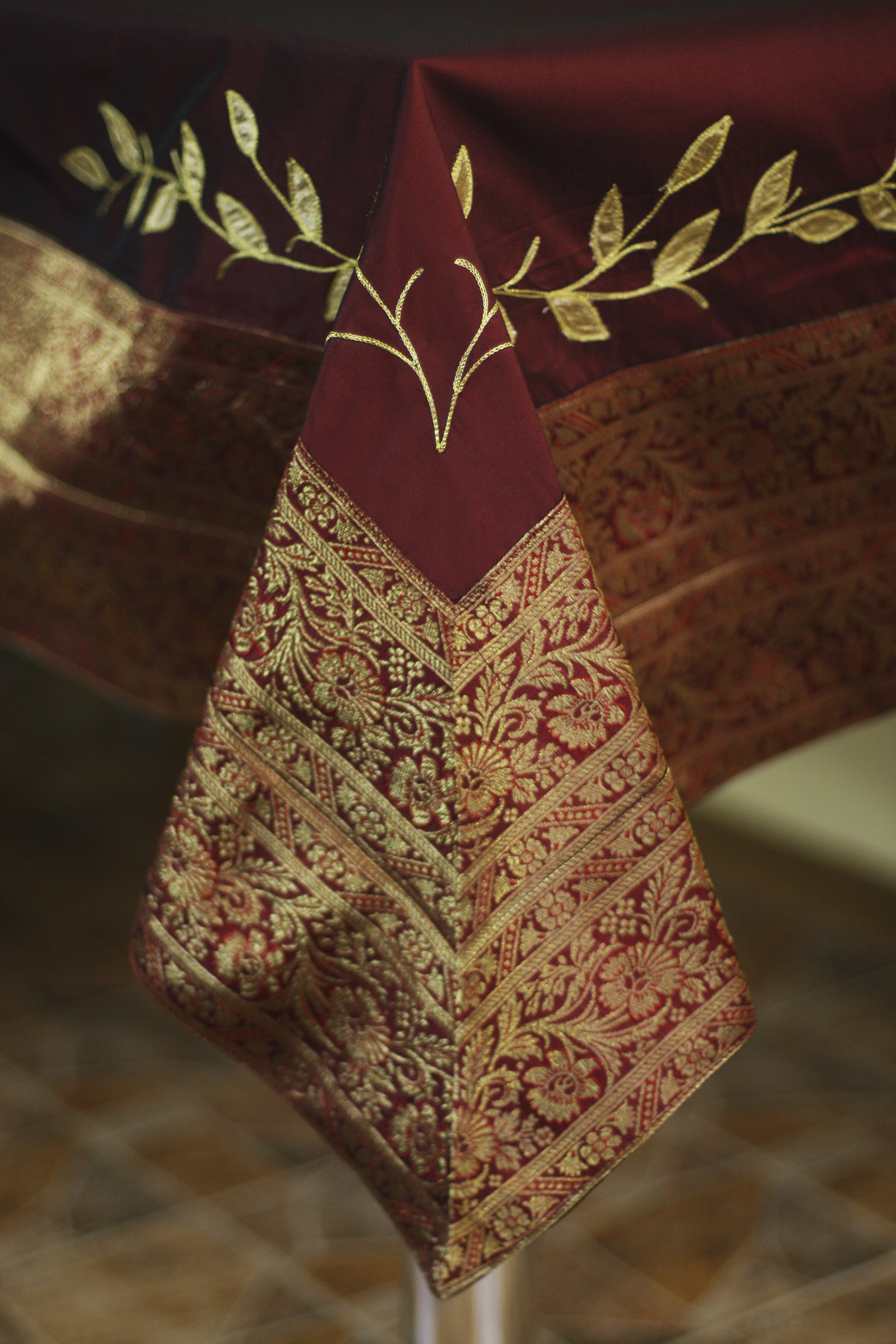 

Скатерть Silk Route SK-12 бордовая