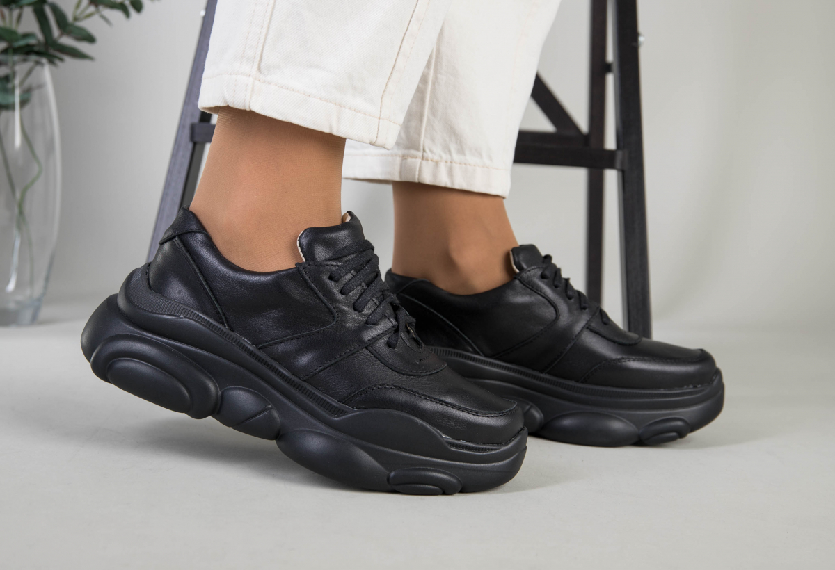 

Кроссовки кожаные на массивной подошве LuxuryShoes 5525-2/39 Черный