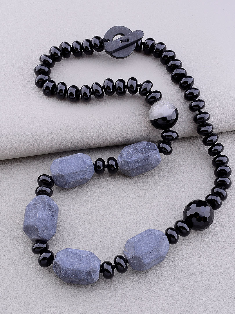 

Бусы из агата и шунгита 57 см. 093926