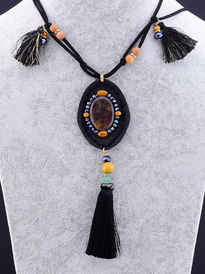 

Колье черное длинное с бусинами и кисточкой 80 см. Hand Made 032198
